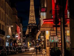 French Authorities to Shut Down Bars in Paris As City Activates COVID-19 Alert