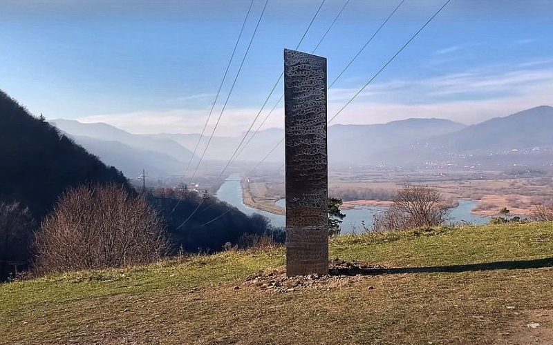 Monoliths in Utah and Romania Appear and Disappear Mysteriously; People Confused