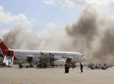 Explosions Rock Yemen’s Aden Airport after Arrival of Coalition Cabinet Members